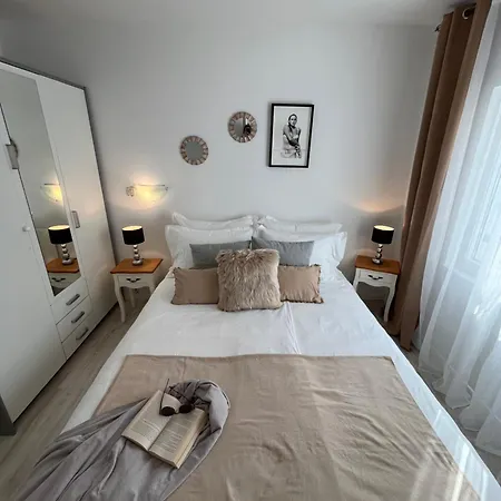 Apartment Tino Hvar Town