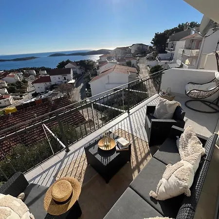 Tino Hvar Town