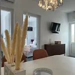 דירה Tino